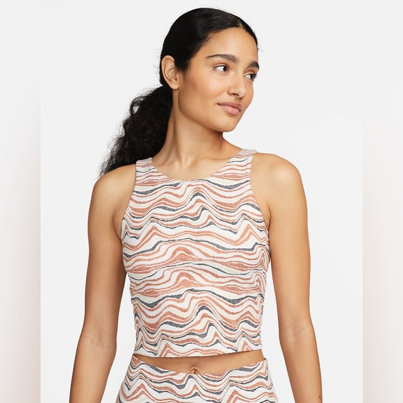 NWT Nike DX1564-146 Yoga Dri-Fit Luxe Tank XL - Picture 1 of 8